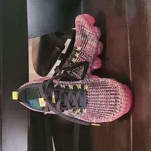 Women size 8.5 vapormax